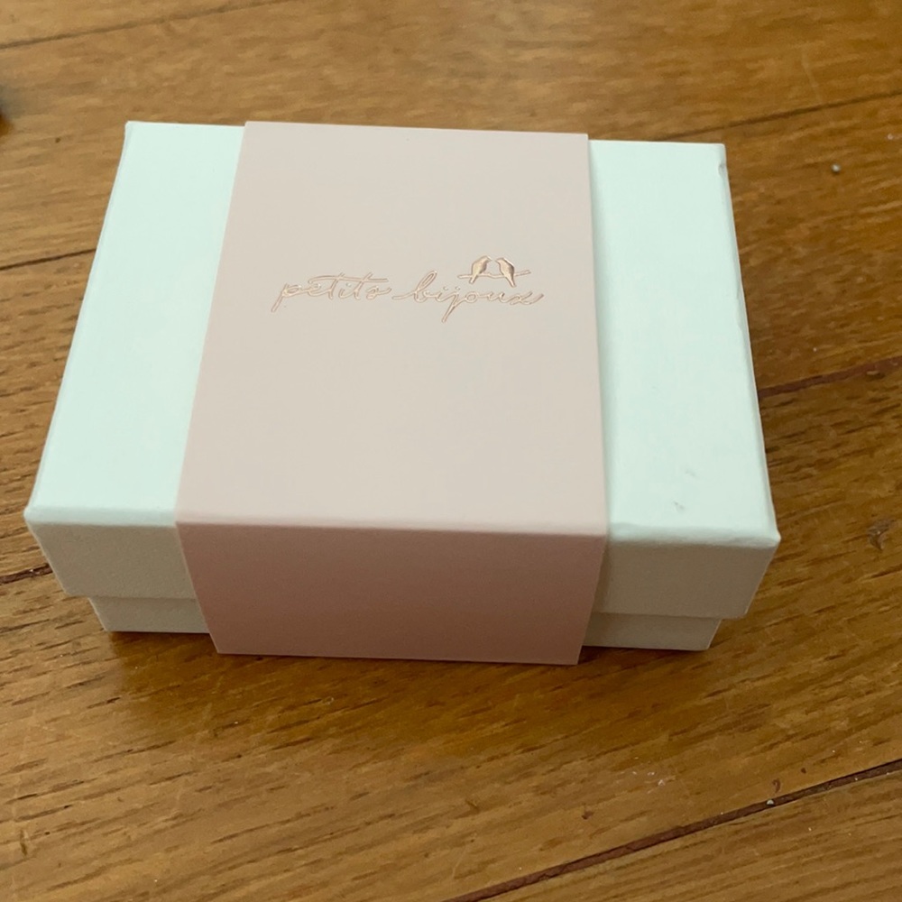 5/15 🌸 Box of Chloe +isable for studs/ necklace